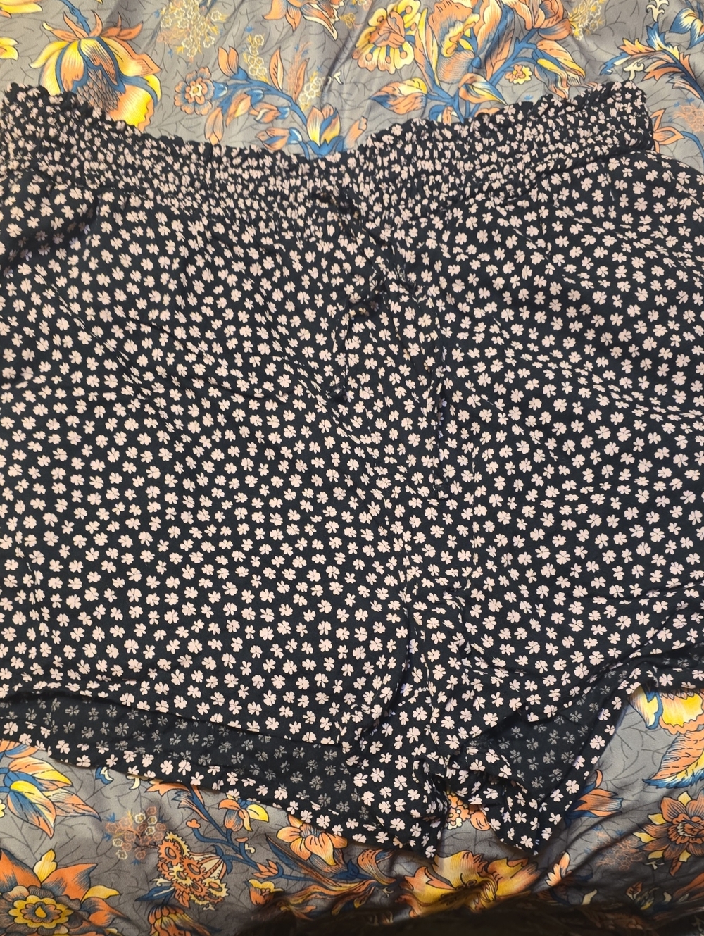 Black Floral Elastic Waist Shorts